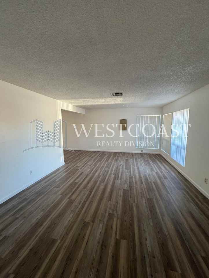 793 Oleander St - Photo 3 of 10