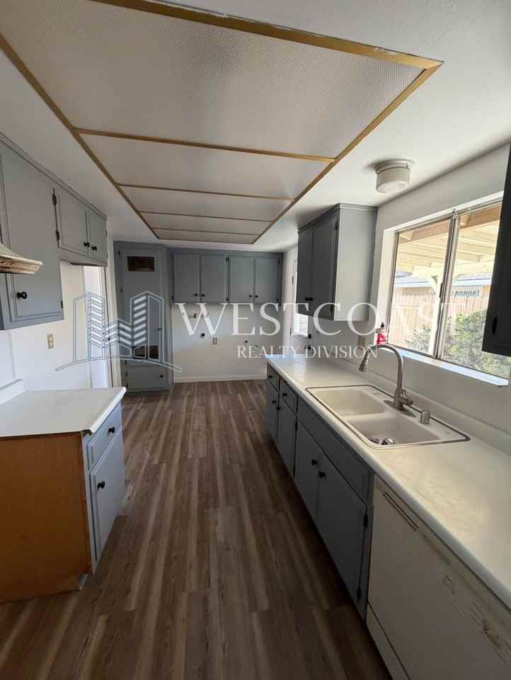 793 Oleander St - Photo 4 of 10