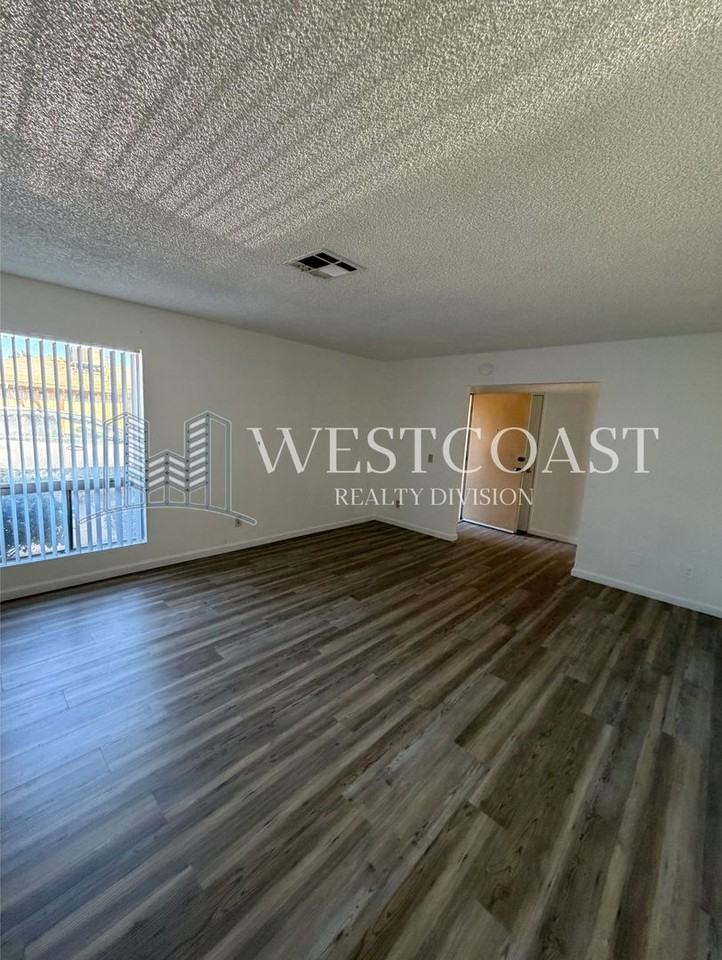 793 Oleander St - Photo 6 of 10