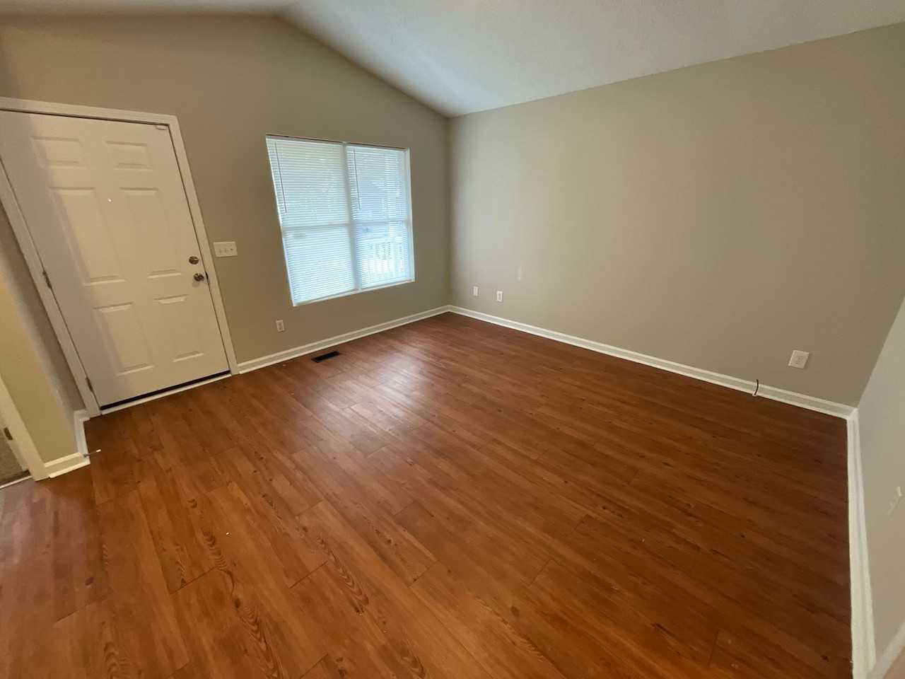 1702 Marion St - Photo 4 of 17