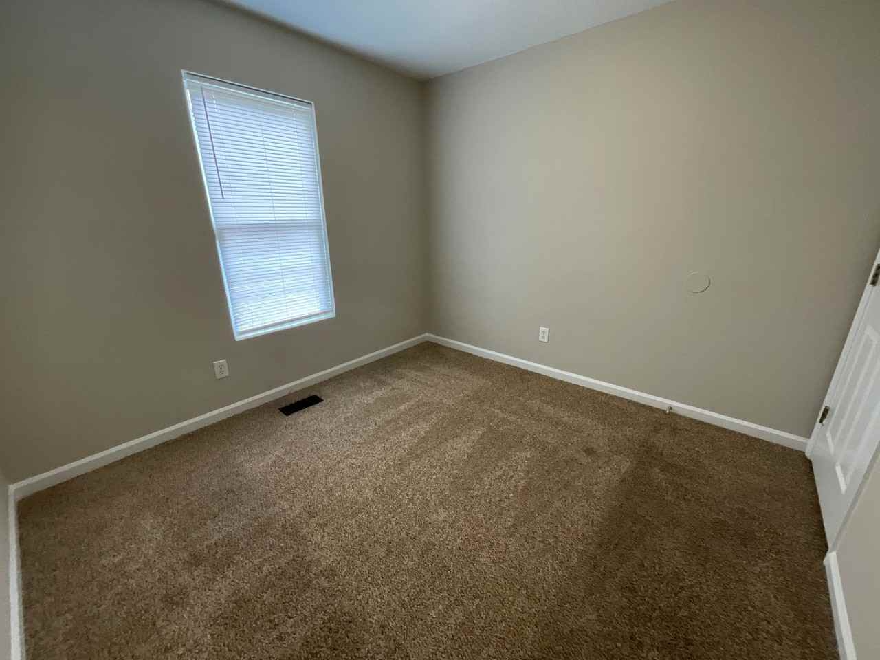 1702 Marion St - Photo 6 of 17