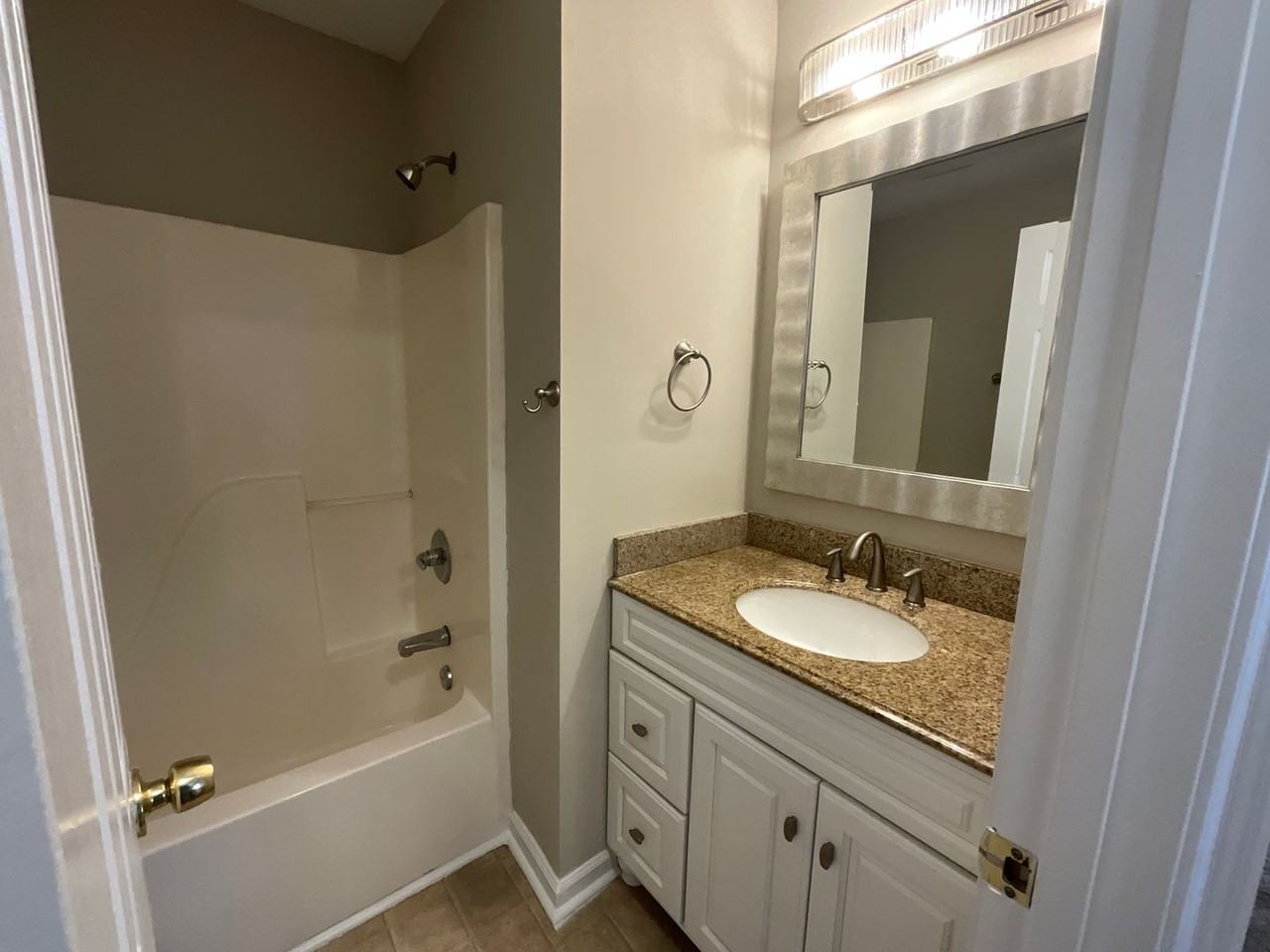 1702 Marion St - Photo 7 of 17