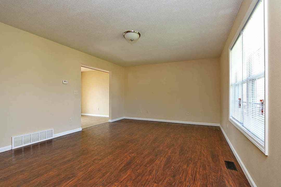 1938 Benjamin Ct - Photo 2 of 36