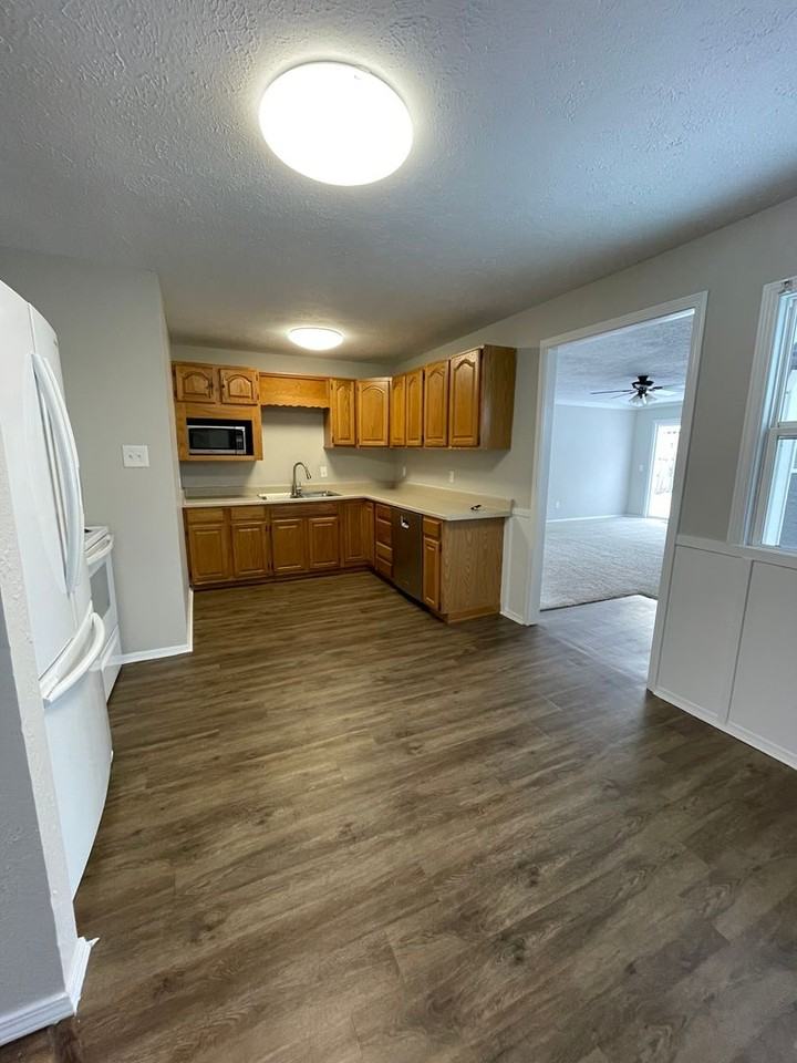 2611 Brown St - Photo 4 of 26