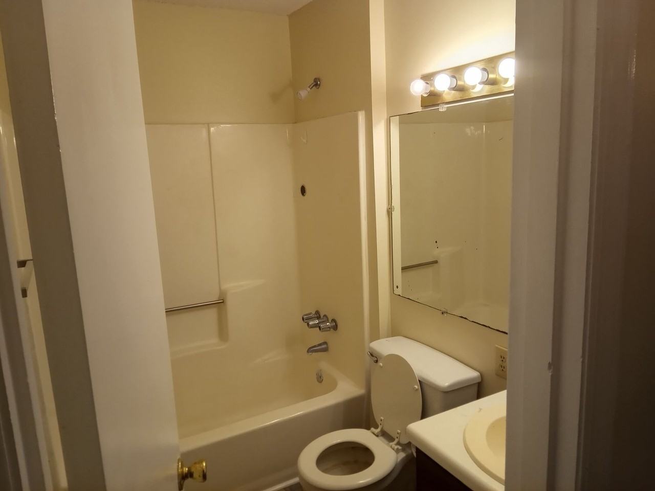 804 N Washington St - Photo 2 of 4