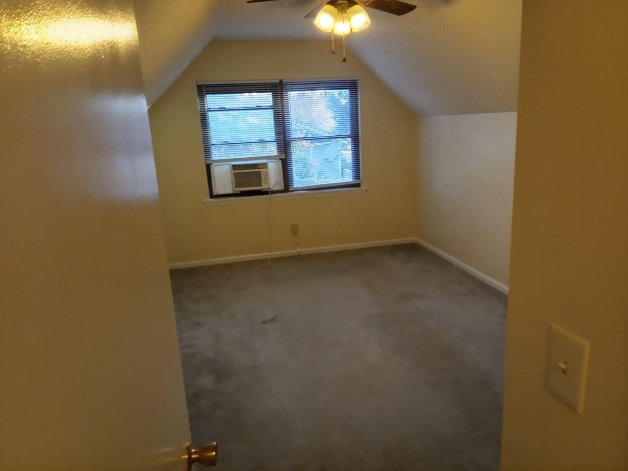 804 N Washington St - Photo 3 of 4