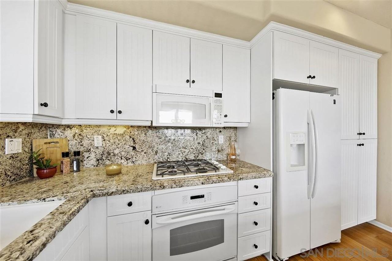 5037 Palm Point Ct - Photo 3 of 29