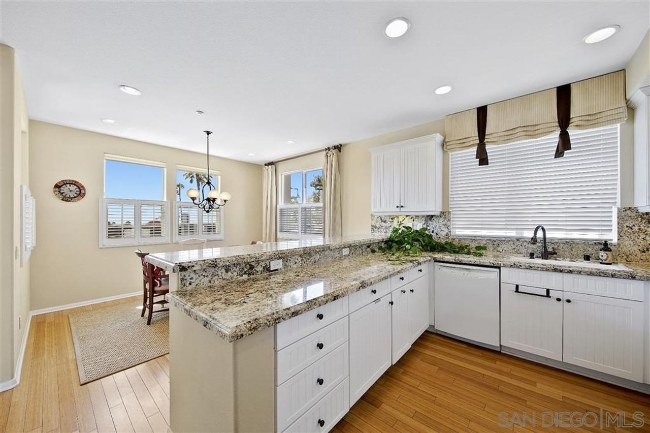 5037 Palm Point Ct - Photo 4 of 29