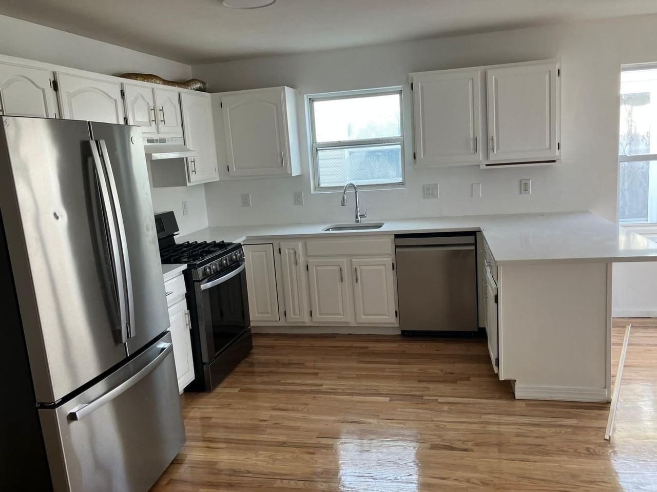 352/358 Cherry Street - Photo 3 of 6