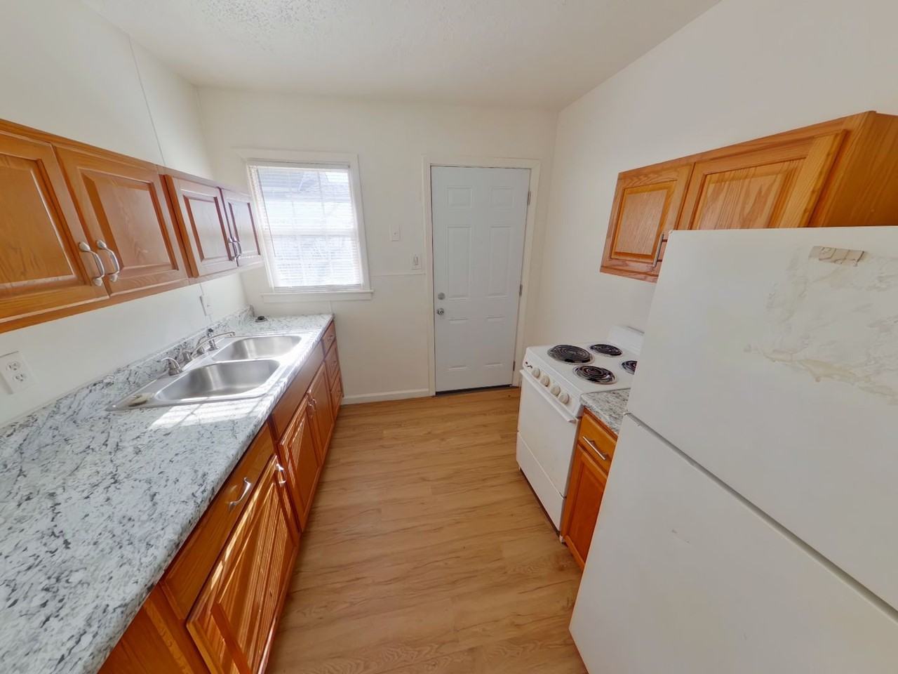 1608 S Martinson St - Photo 3 of 5