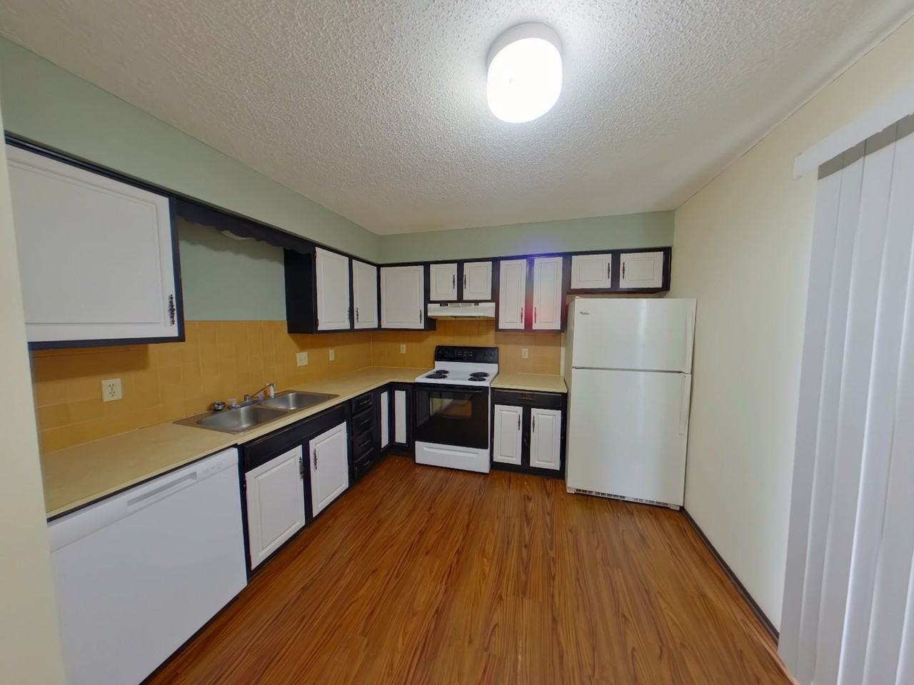 620 N Richmond Ave - Photo 3 of 9