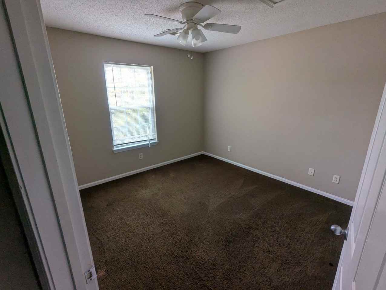 601 18th St - Photo 4 of 11