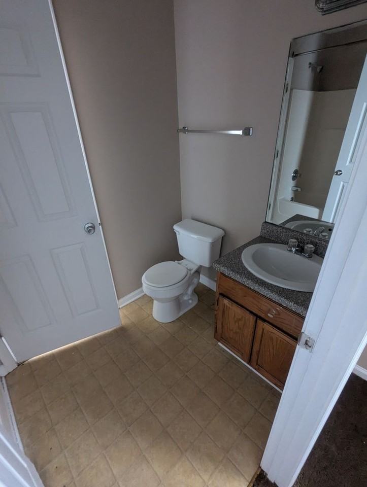 601 18th St - Photo 5 of 11