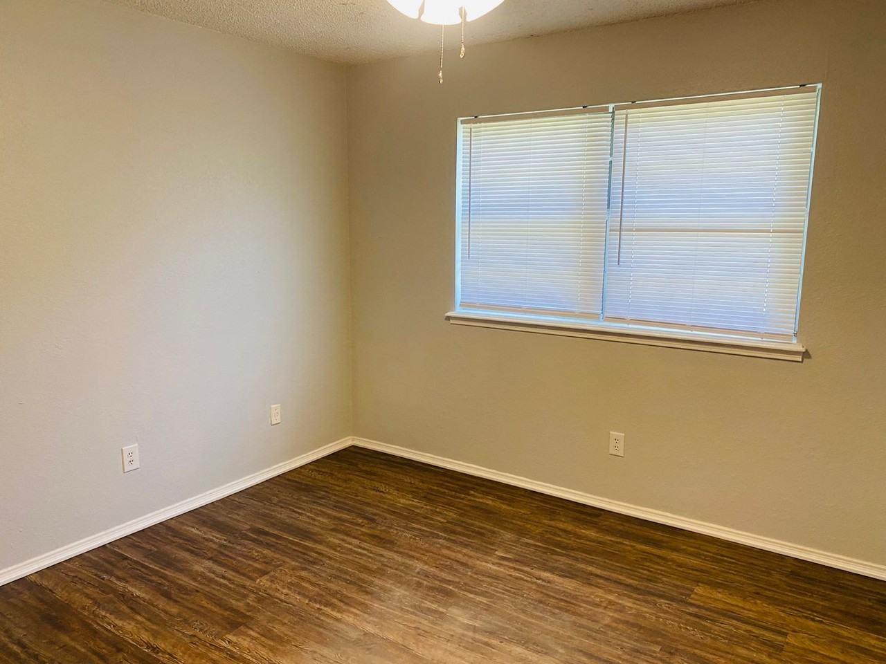 4403 58th St - Photo 4 of 8