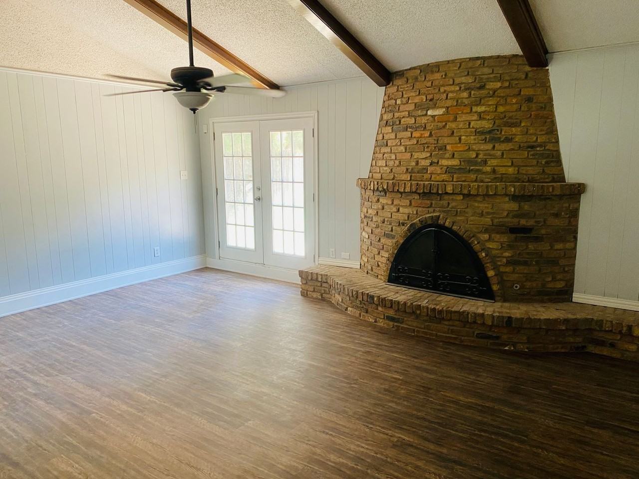 4403 58th St - Photo 5 of 8