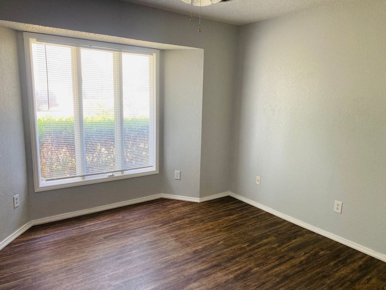 4403 58th St - Photo 6 of 8