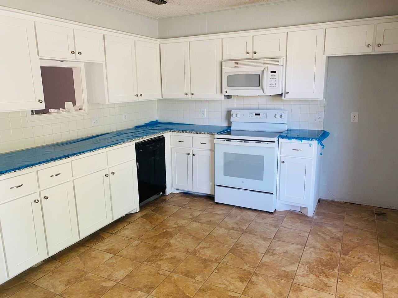 4403 58th St - Photo 7 of 8