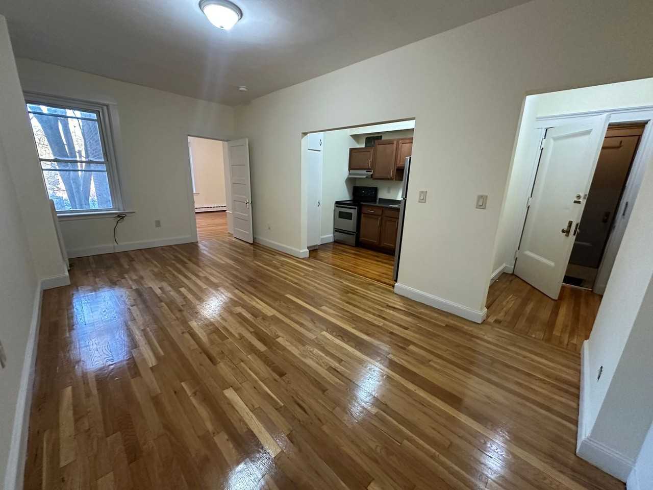 183 183 Winthrop Rd  - 181 Winthrop #6 - Photo 6 of 12