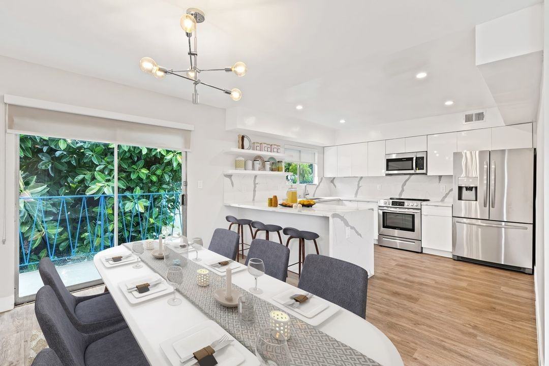 927 San Vicente Blvd - Photo 4 of 15