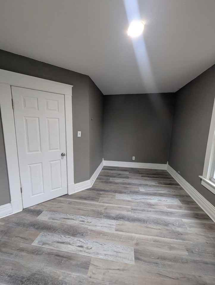 416 W Maple St - Photo 2 of 11