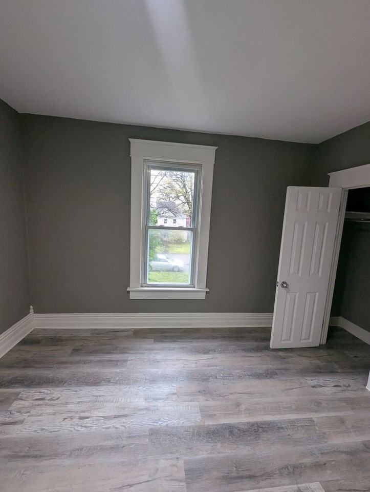 416 W Maple St - Photo 3 of 11