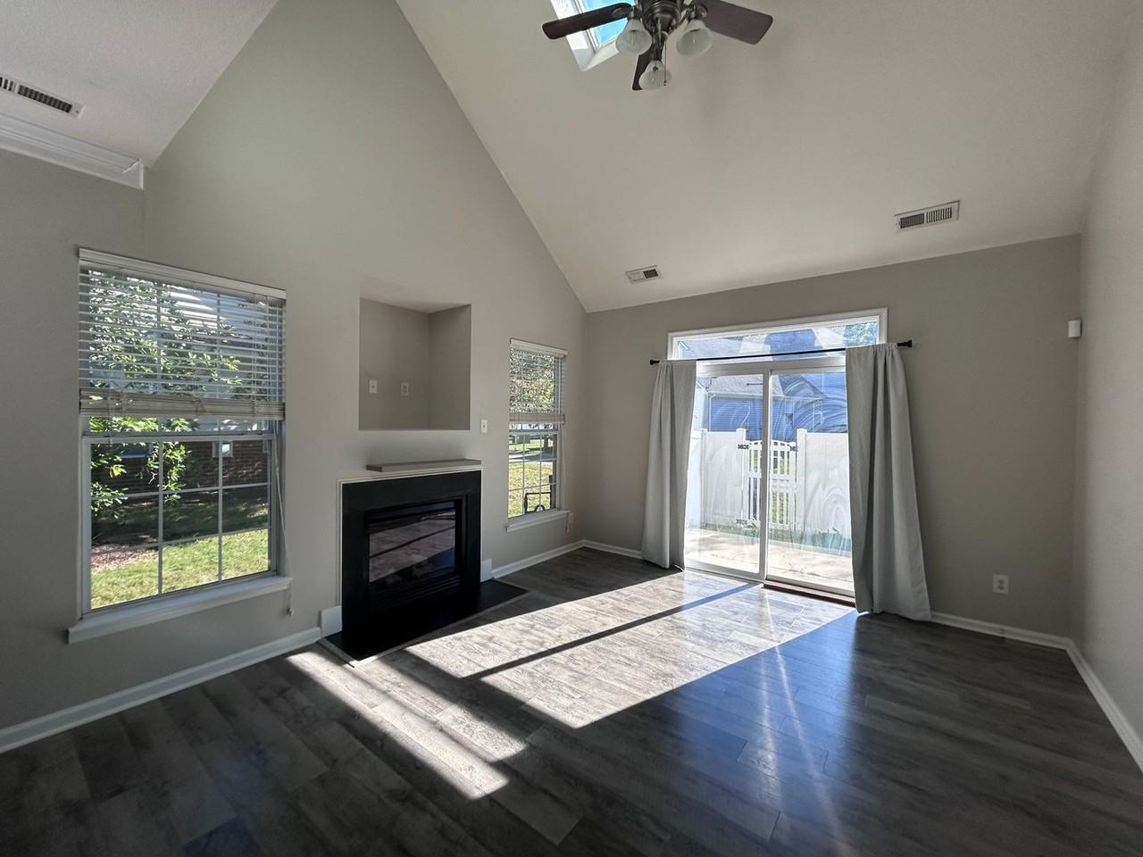 3813 Braswell Cir - Photo 2 of 6