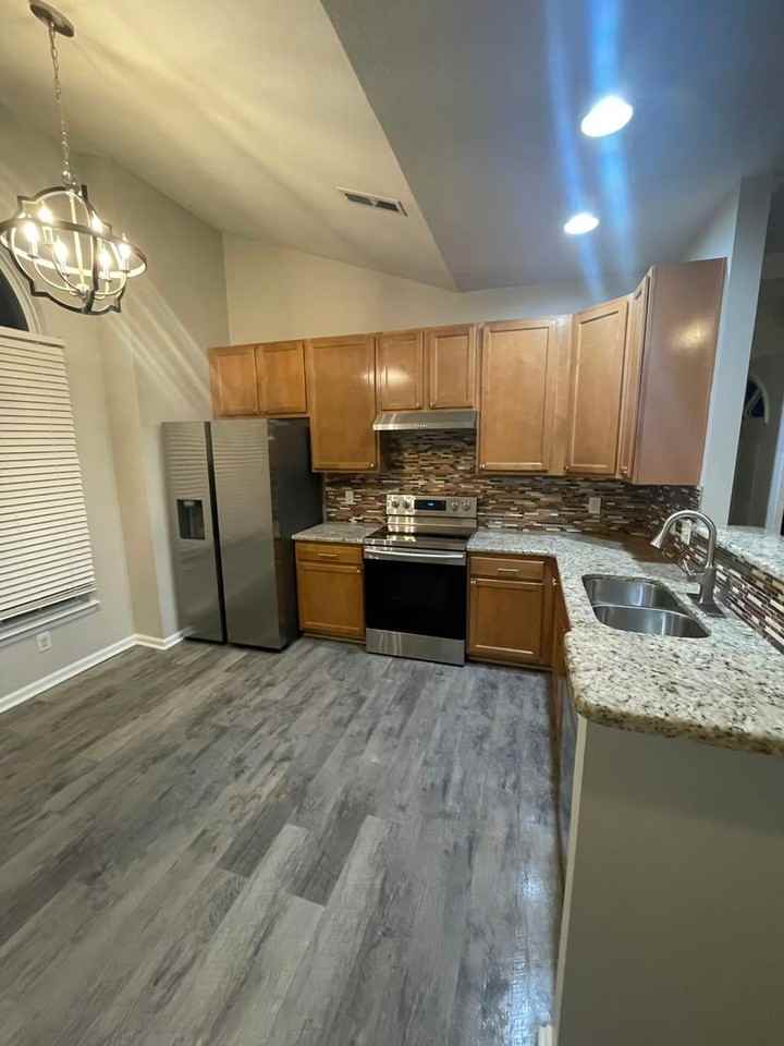 3813 Braswell Cir - Photo 3 of 6