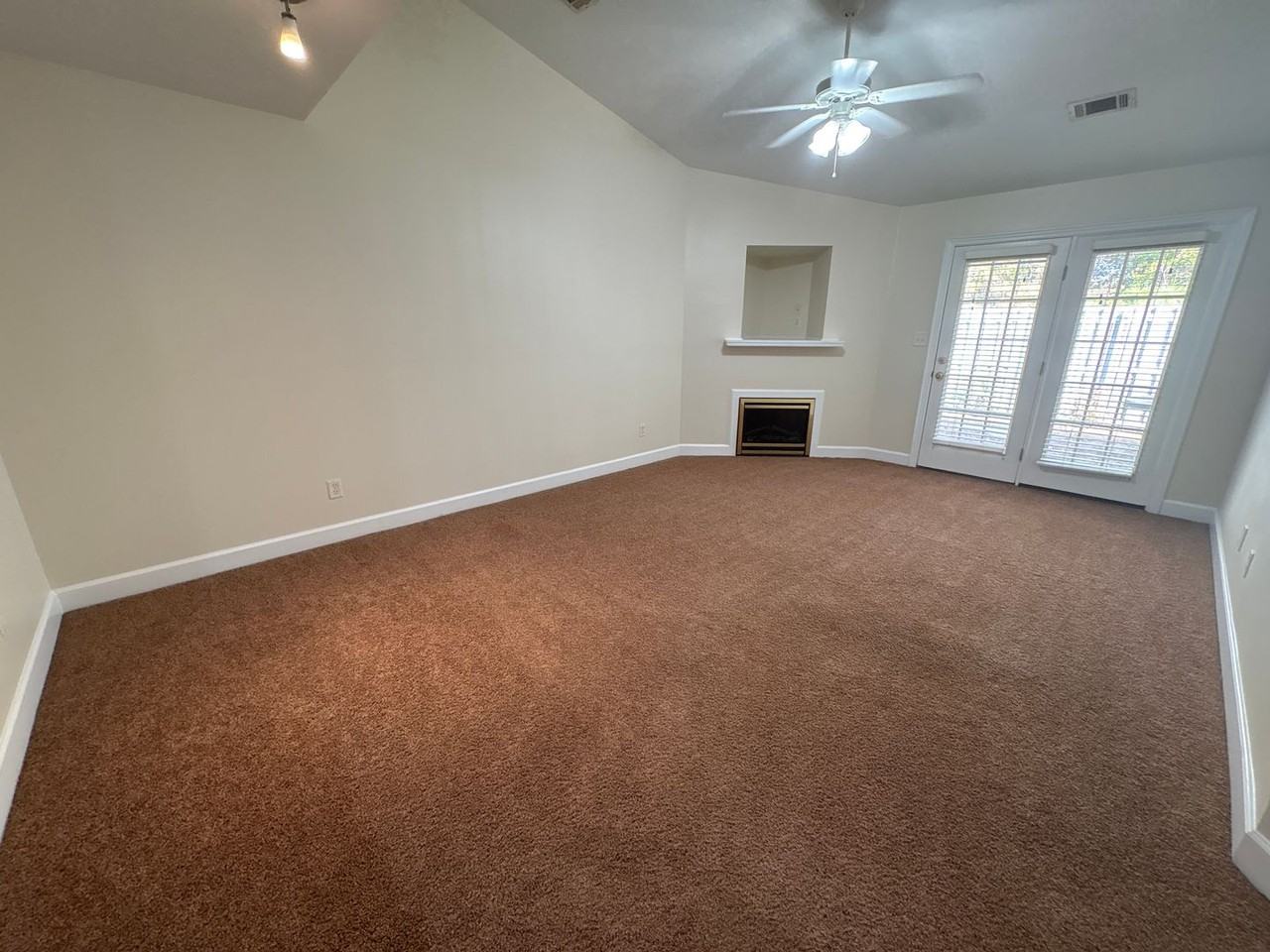 303 Caldwell Cir - Photo 7 of 14