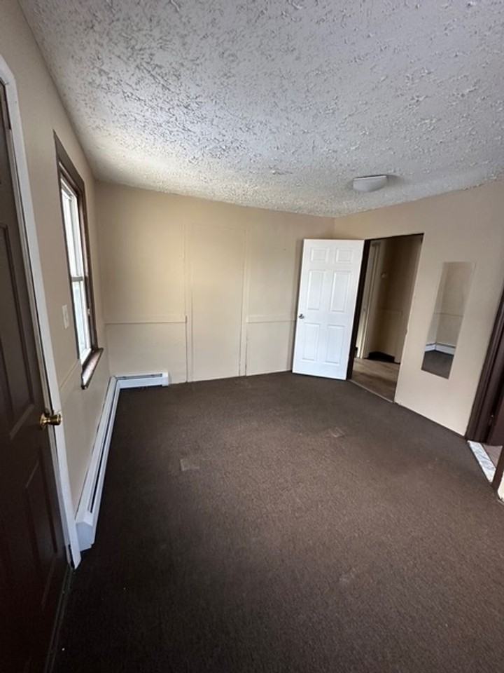 42 Child St - Photo 6 of 19