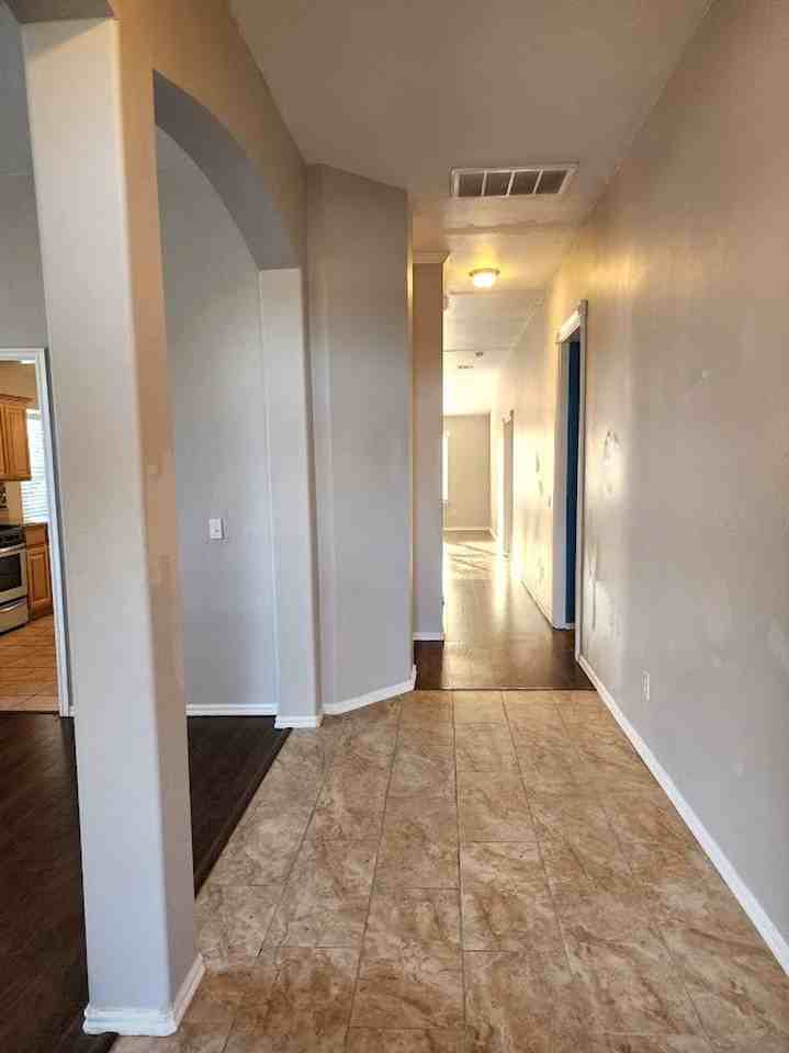 13521 Bell Ave - Photo 3 of 36