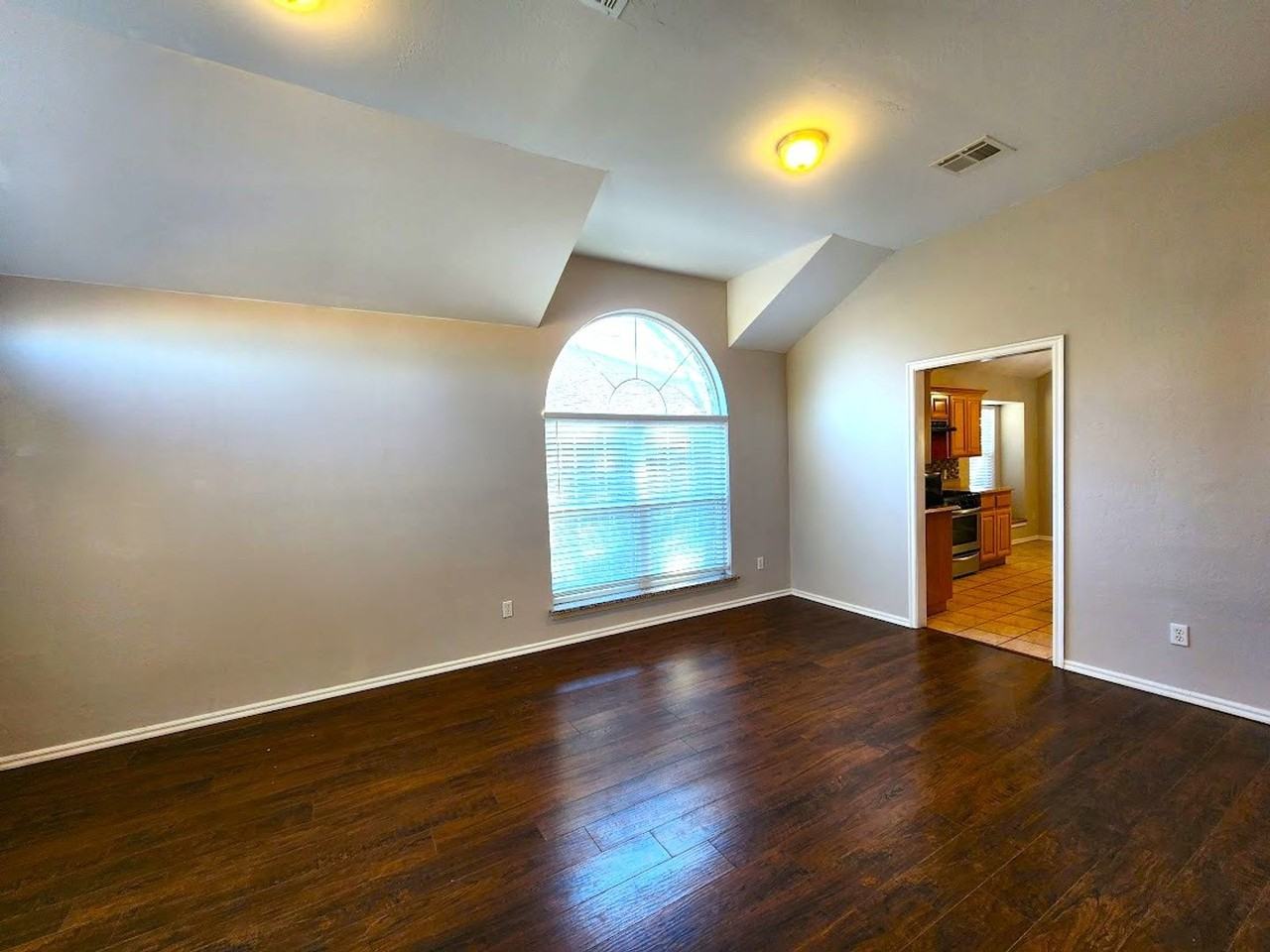 13521 Bell Ave - Photo 6 of 36