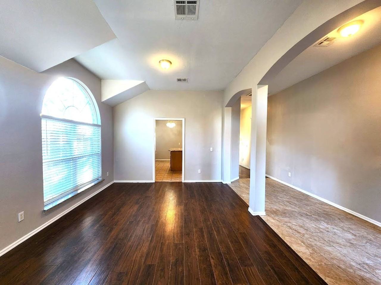 13521 Bell Ave - Photo 7 of 36