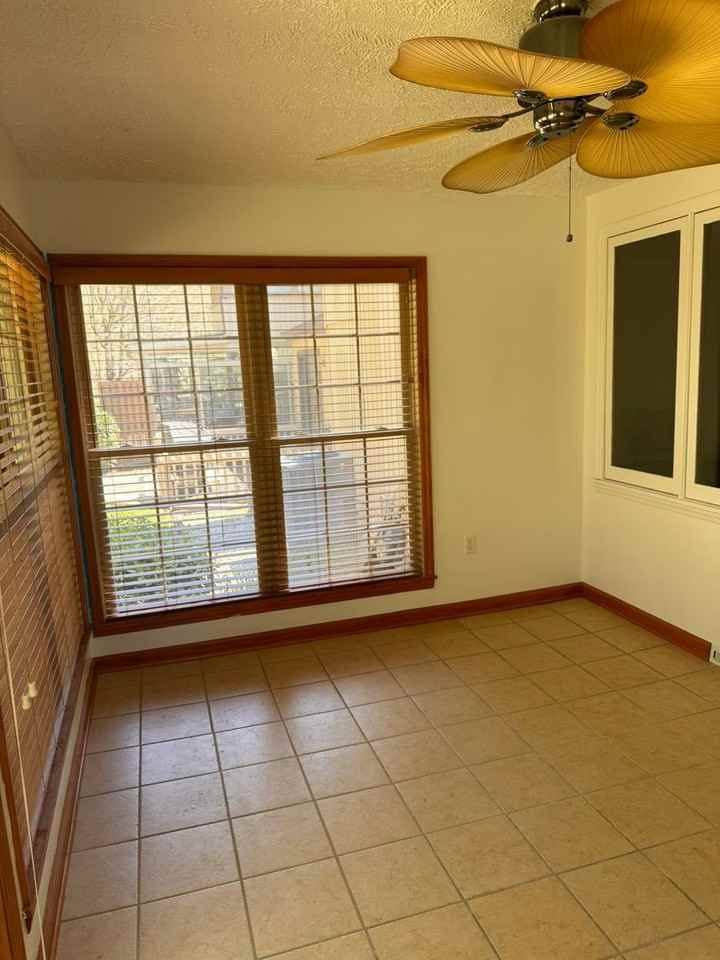 1175 Pebble Dr - Photo 6 of 34