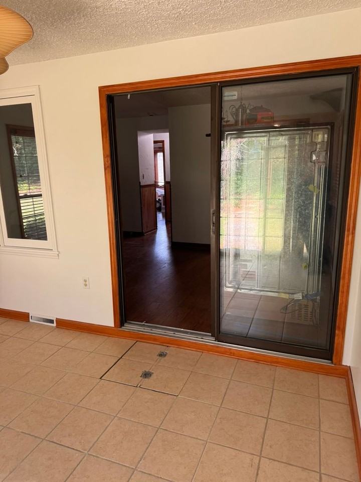 1175 Pebble Dr - Photo 7 of 34