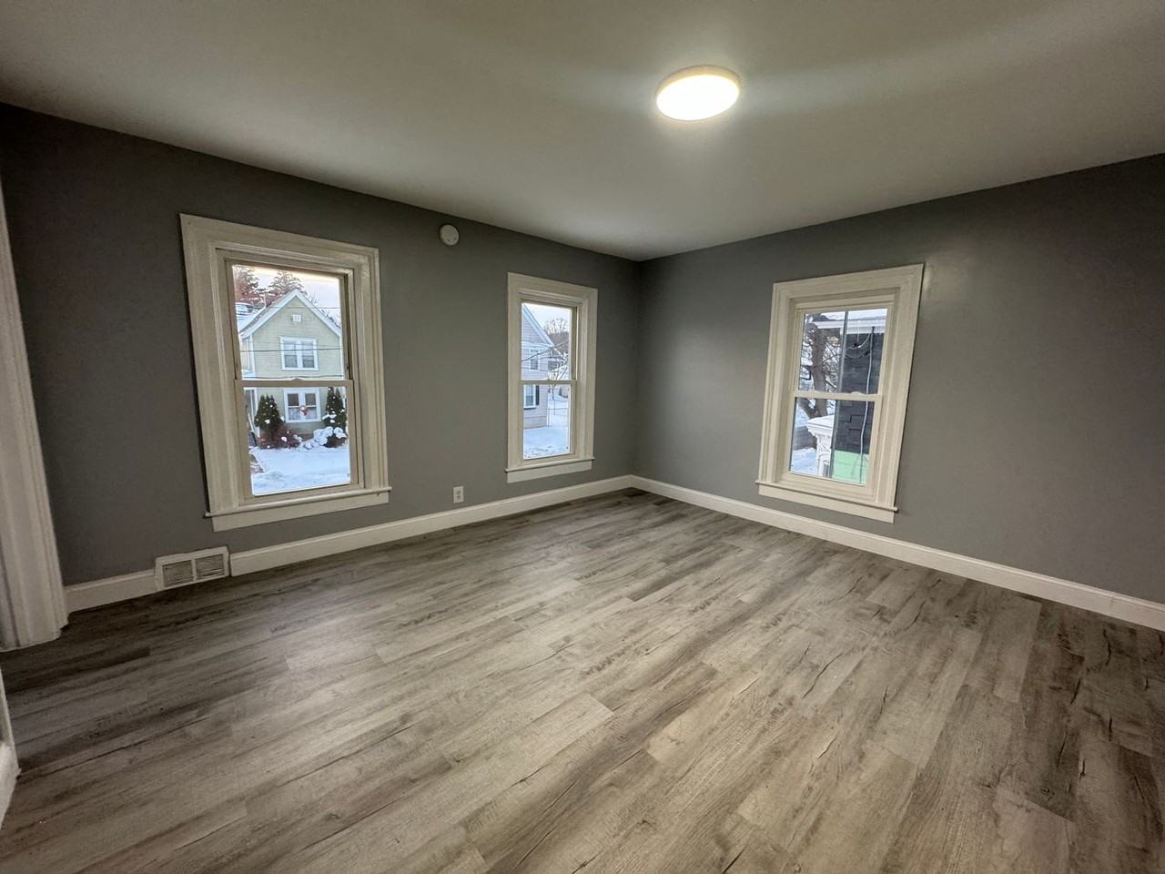 414 N Bellinger St - Photo 4 of 22