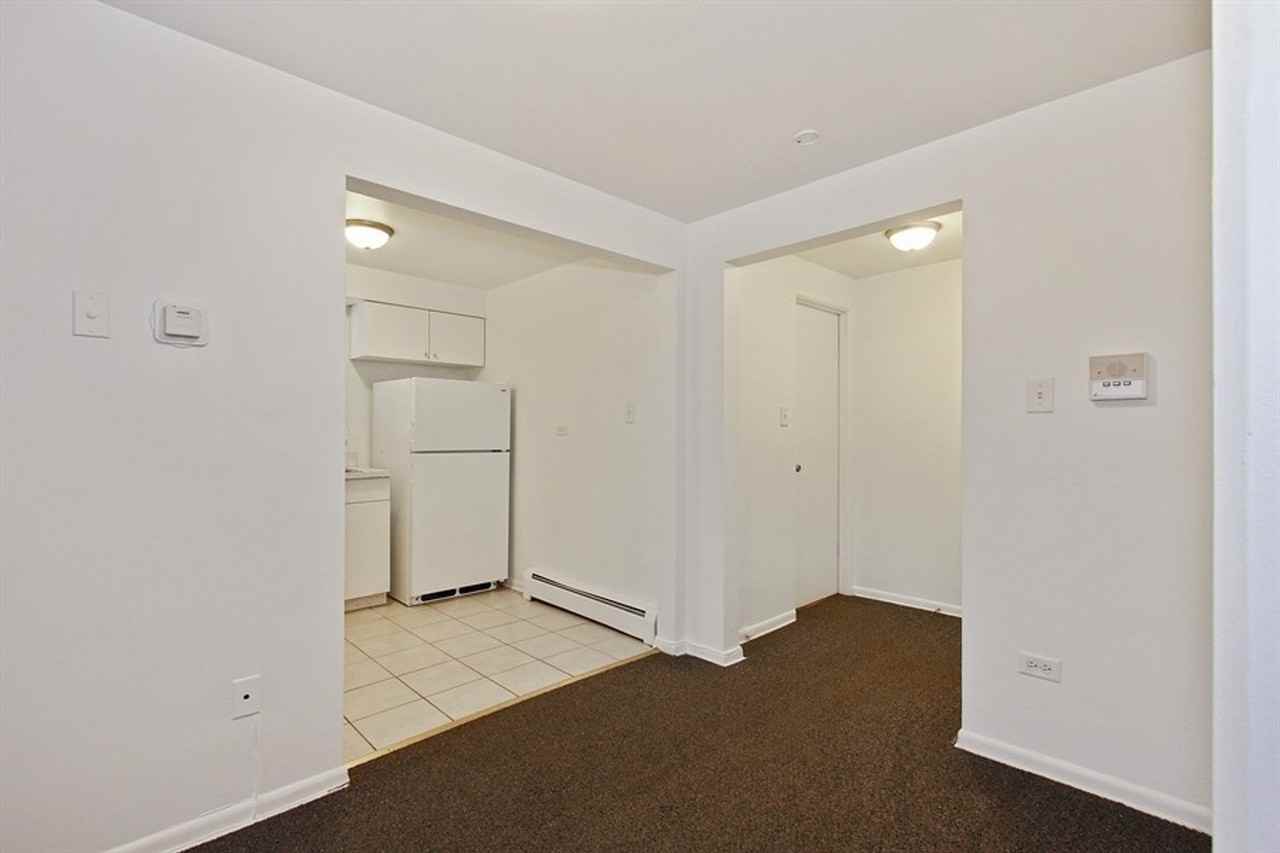 6743 S Oglesby - Photo 5 of 11