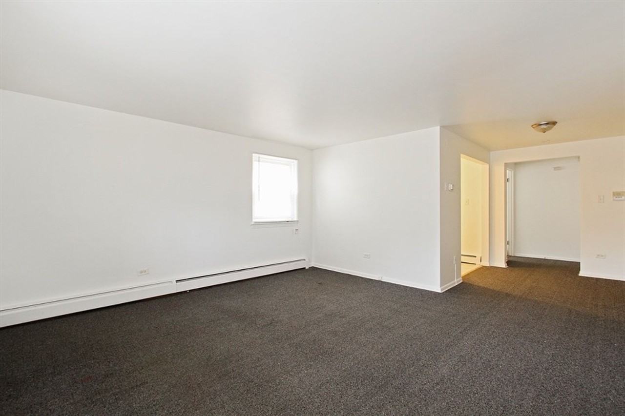 6743 S Oglesby - Photo 7 of 11