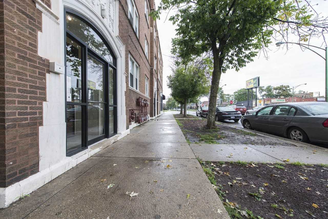 1735 W 79th St 7906 - Photo 5 of 11