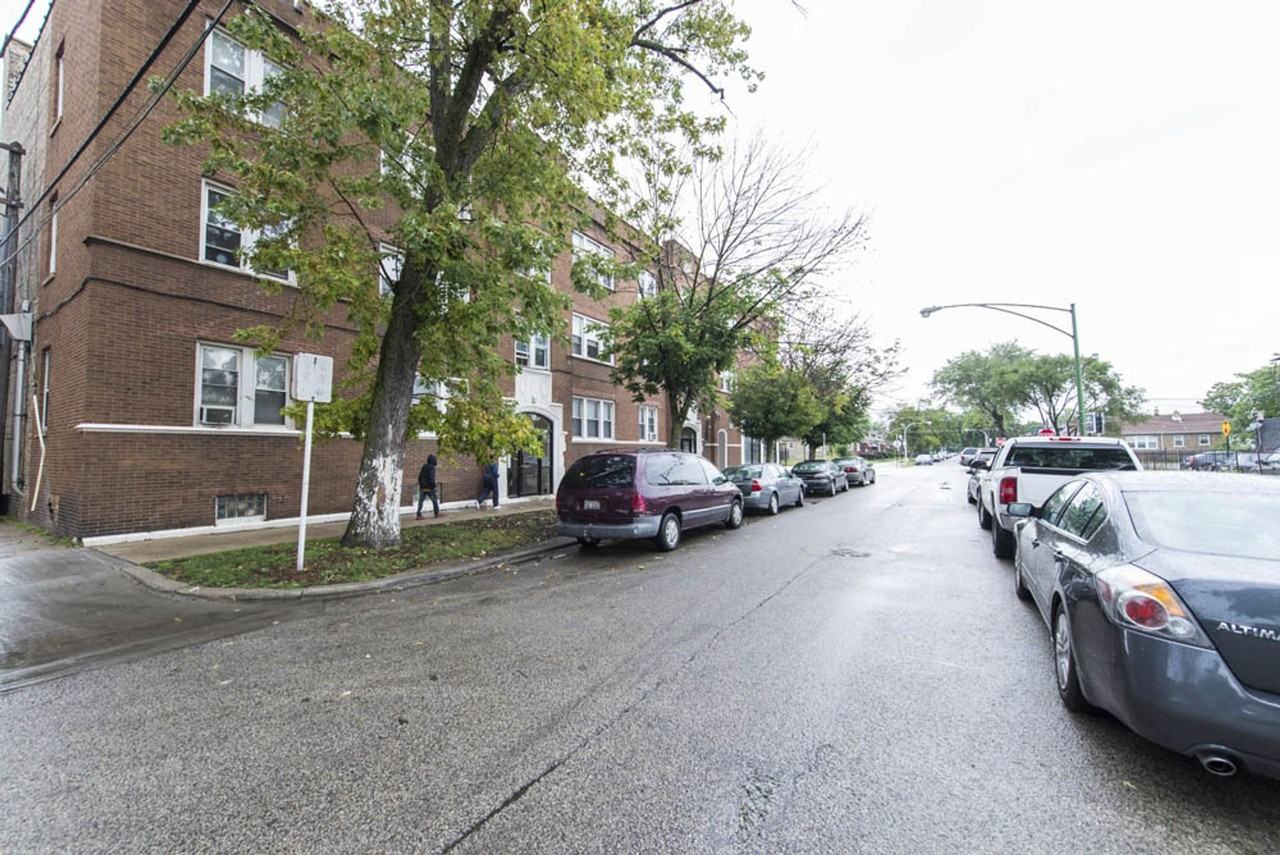 1735 W 79th St 7906 - Photo 6 of 11