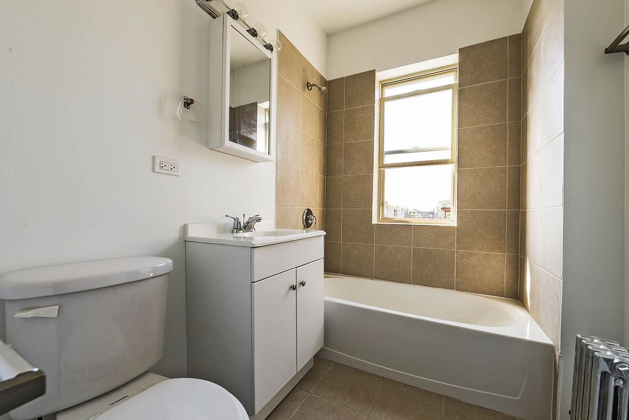 8201 S Drexel Ave 903 - Photo 3 of 26