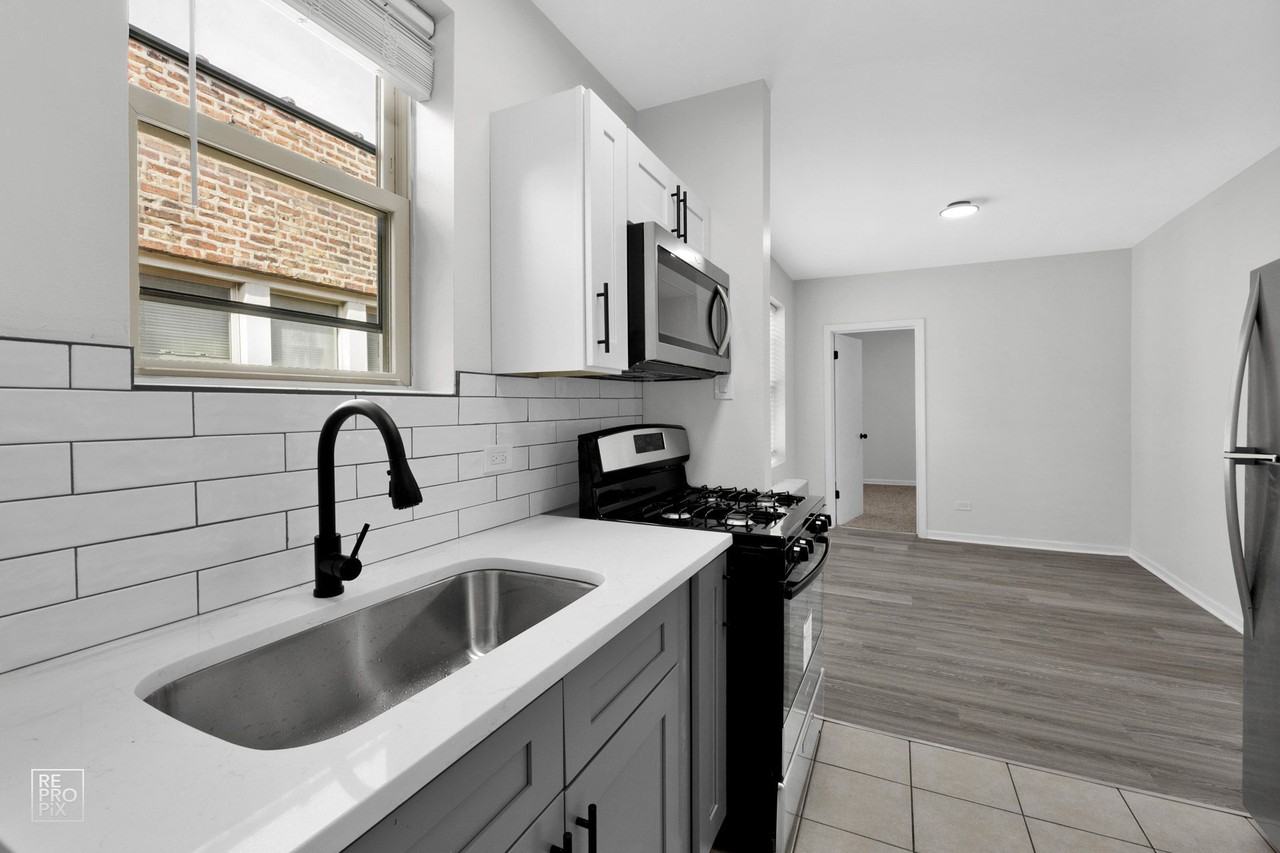 5952 W Superior - Photo 4 of 21