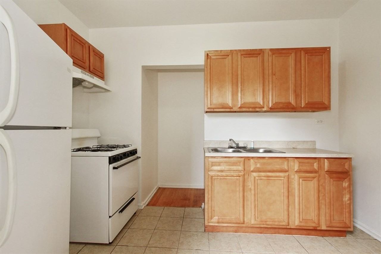 1742 E 72nd - Photo 4 of 10