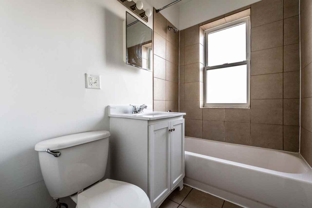 1123 N Lawler Ave Chicago, IL 60651 - Photo 2 of 18