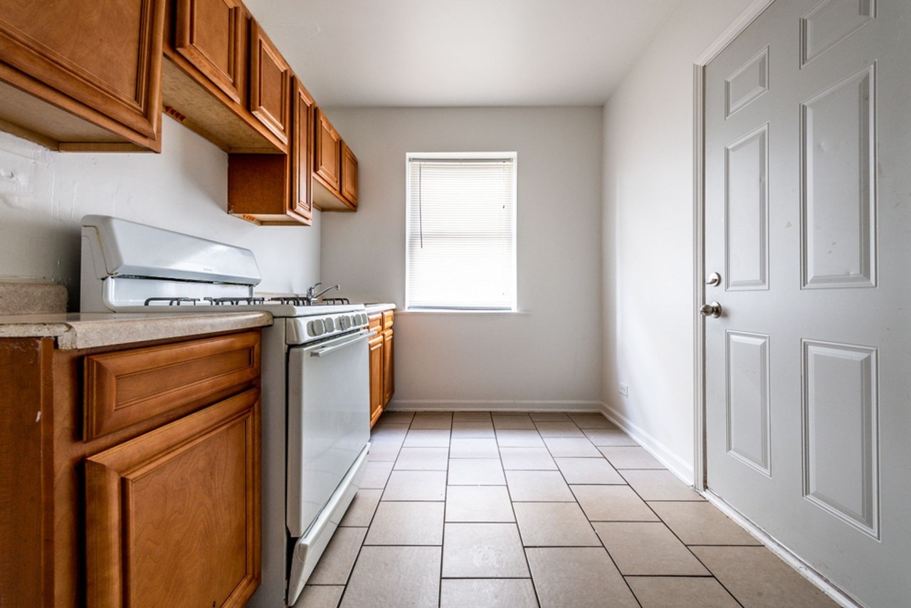 1123 N Lawler - Photo 5 of 17