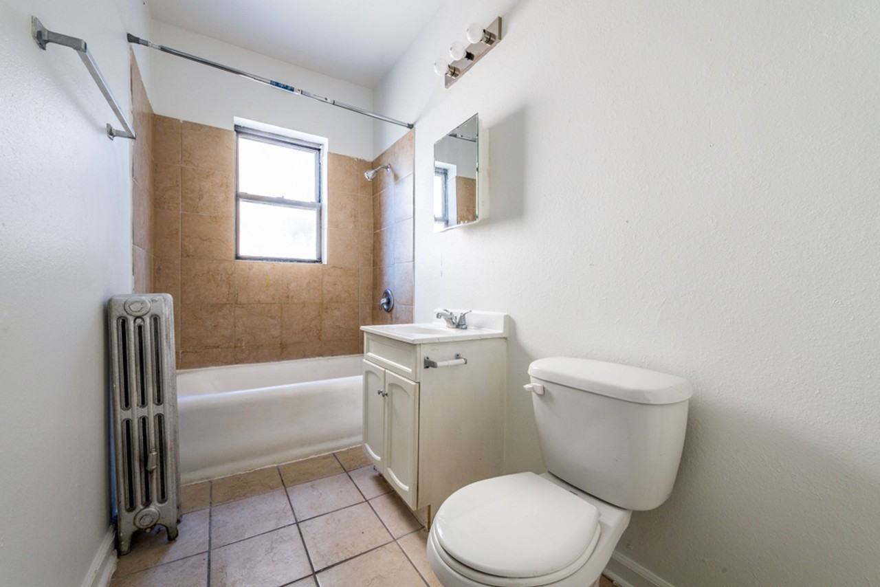 1748 E 71st Pl Chicago, IL 60649 - Photo 2 of 21