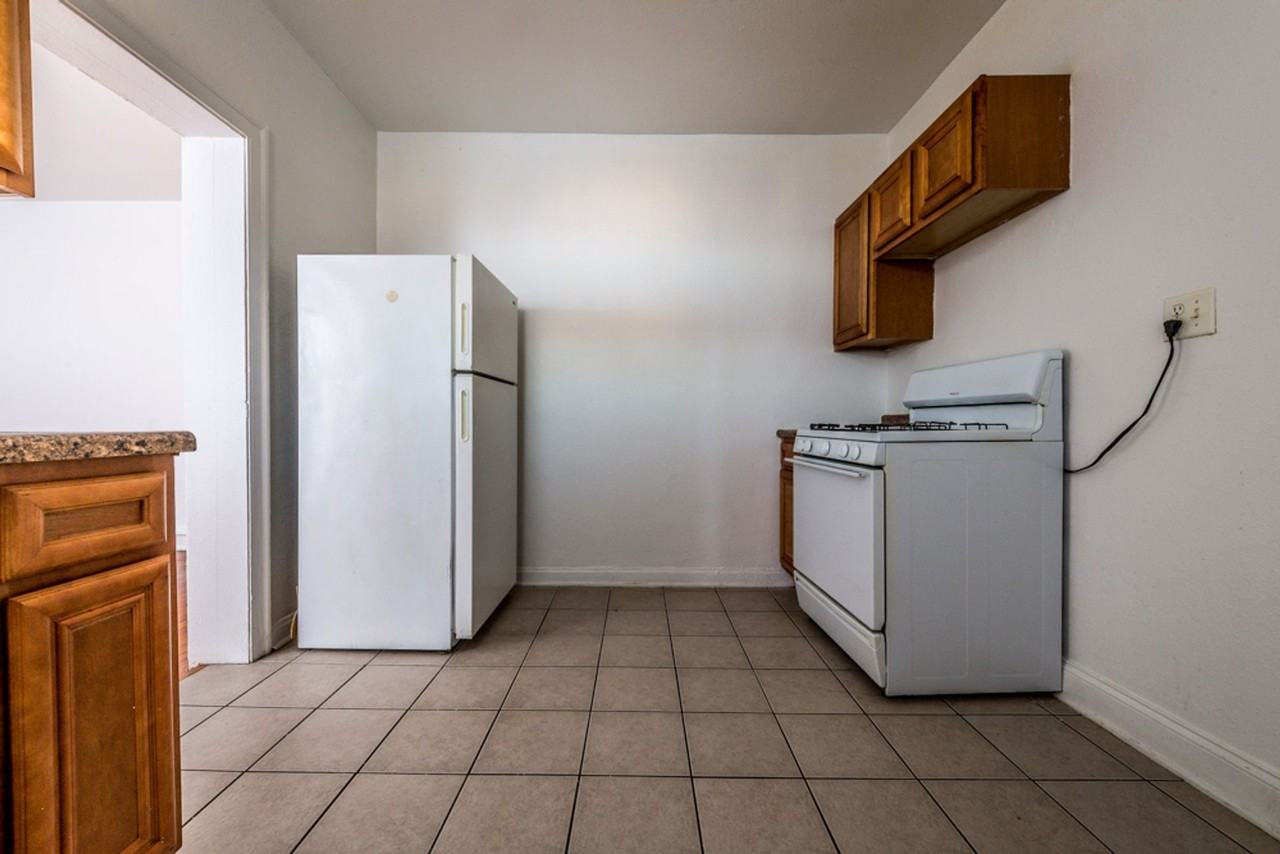 1748 E 71st - Photo 4 of 20