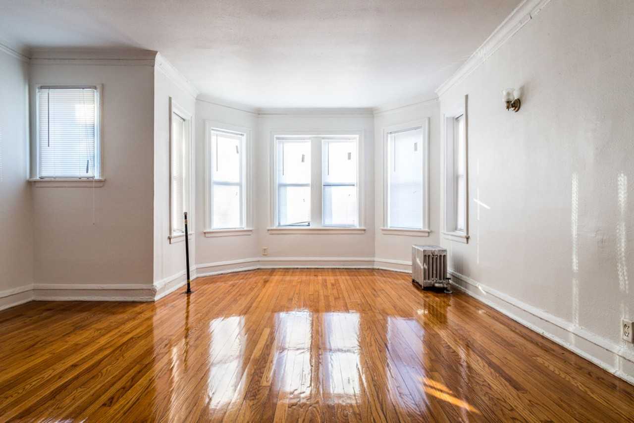 1748 E 71st - Photo 6 of 20