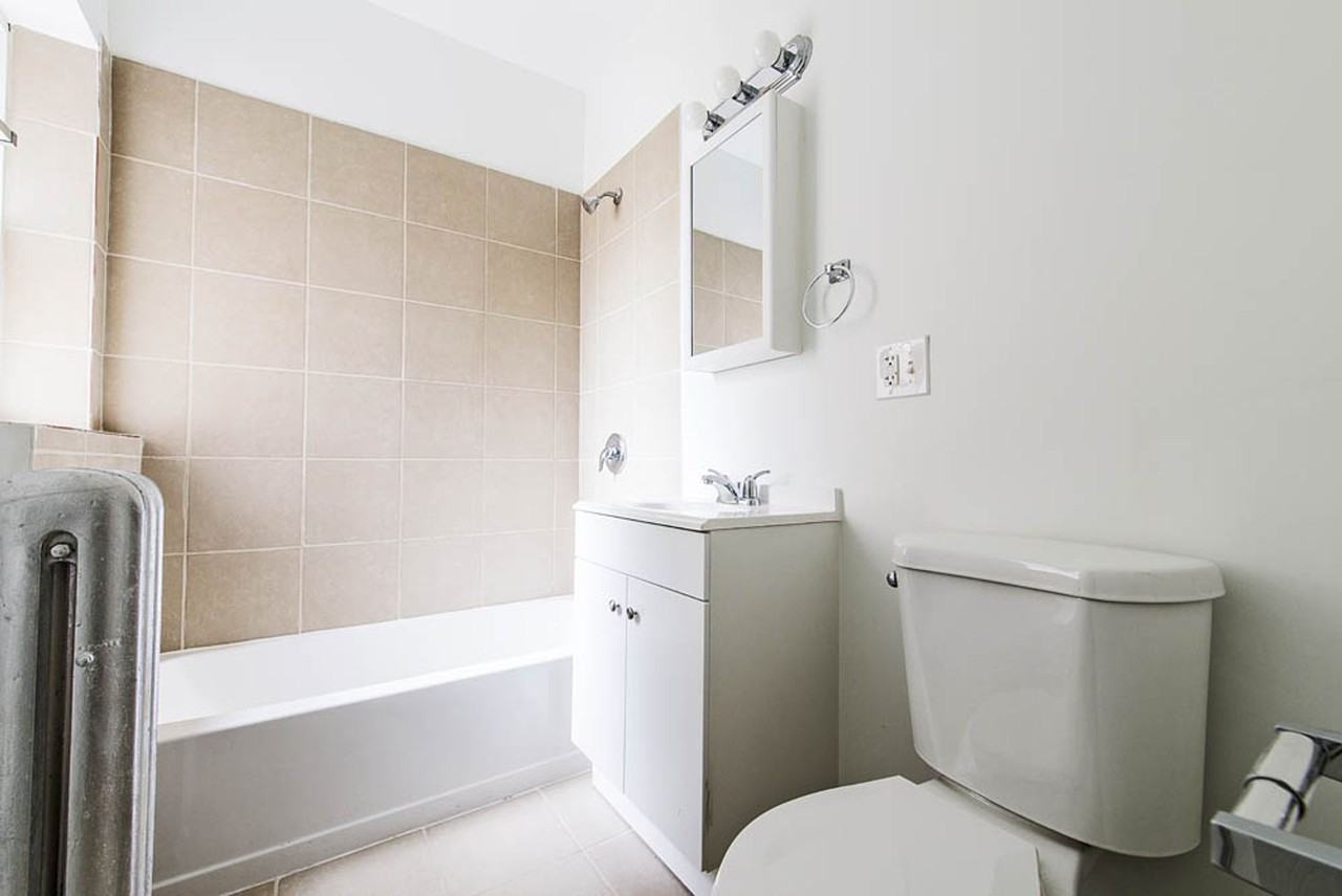 7752 S Cornell Ave Chicago, IL 60649 - Photo 2 of 25