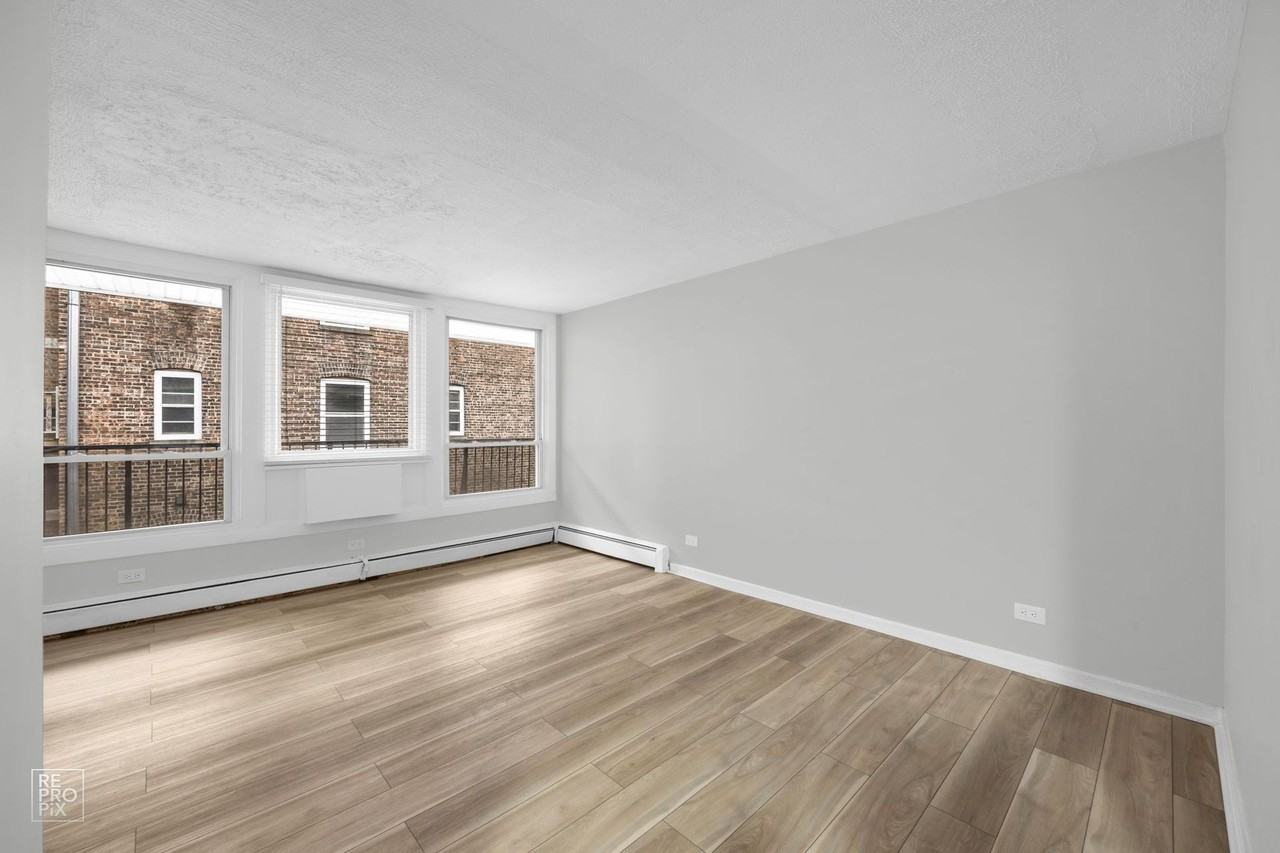 6832 S Crandon Chicago, IL 60649 - Photo 7 of 50