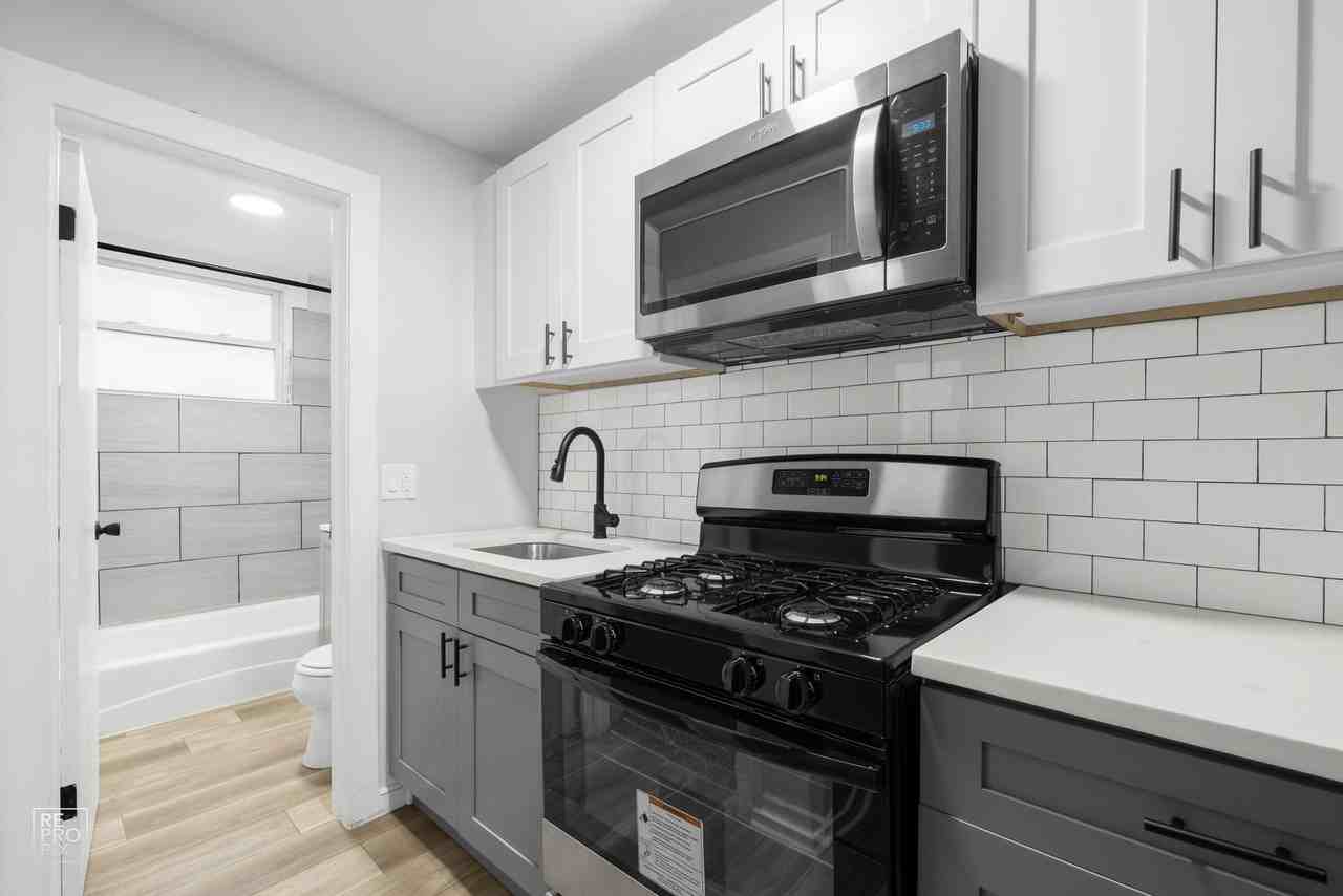 6832 S Crandon - Photo 5 of 49